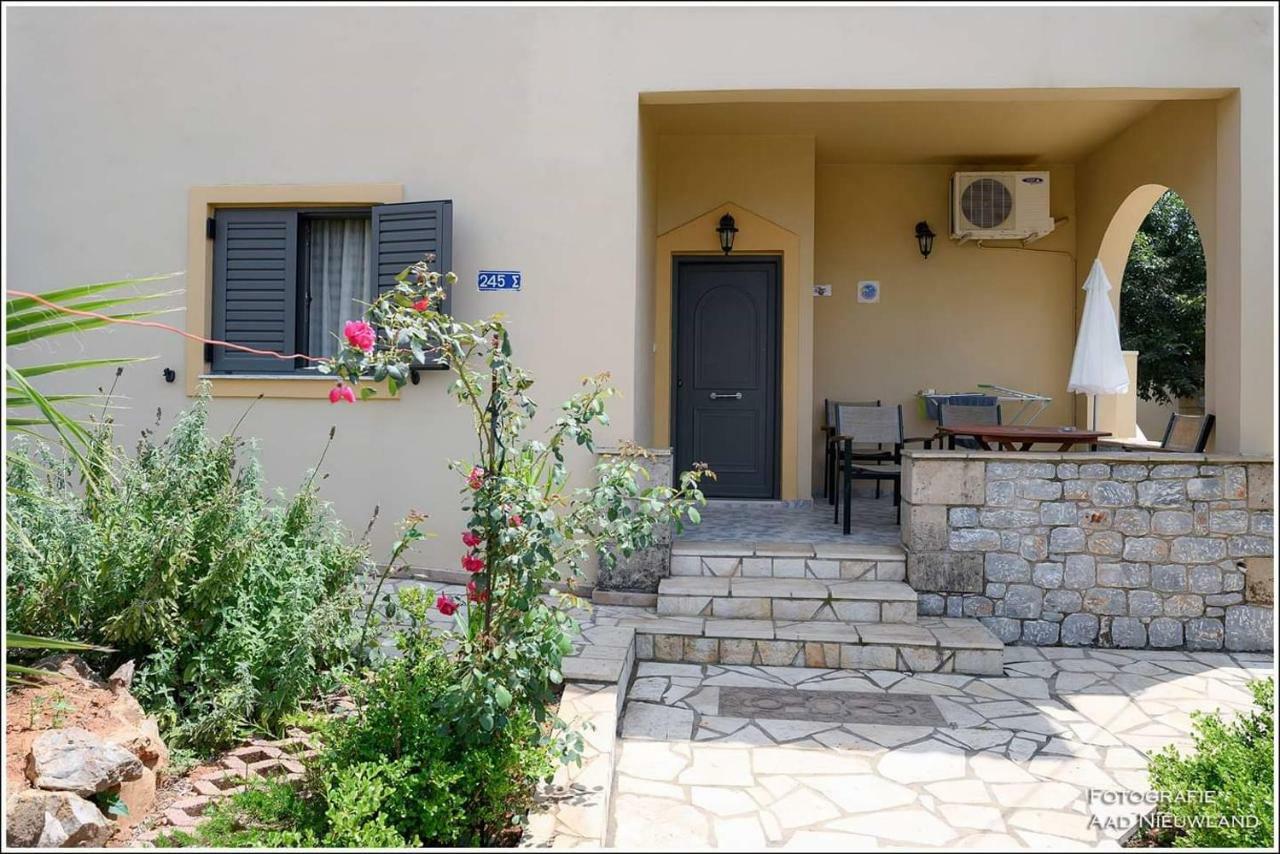 Finikes Apartments 스투파 외부 사진